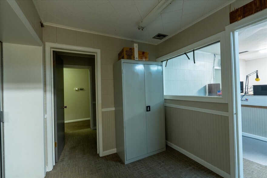 More Photos Of 5304 Meeks Dr, Orange Office For Sale