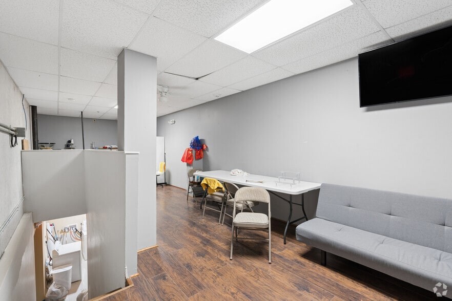 More Photos Of 18318 University Blvd, Sugar Land Storefront For Lease