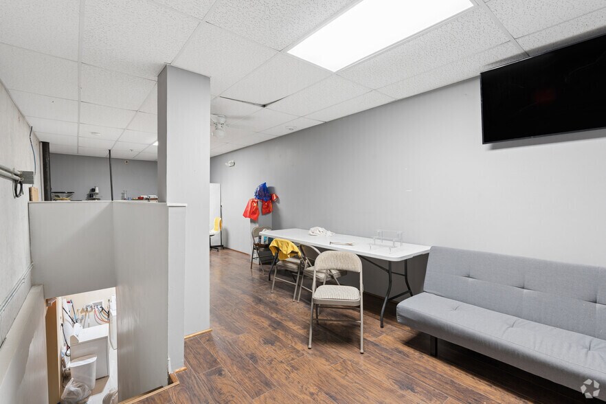 More Photos Of 18318 University Blvd, Sugar Land Storefront For Lease