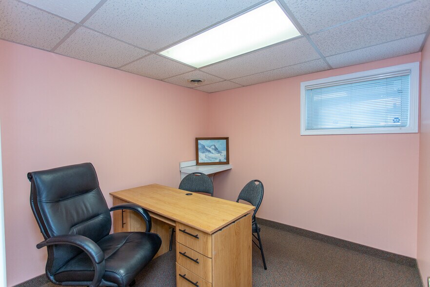 More Photos Of 1265 W Huron St, Waterford Medical For Lease