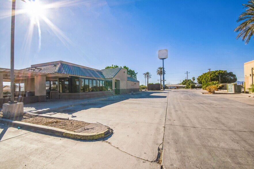 More Photos Of 379 S Lovekin Blvd, Blythe Fast Food For Sale