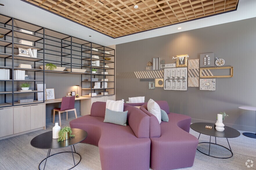 More Photos Of 730 N Milwaukee Ave, Chicago Apartments For Lease