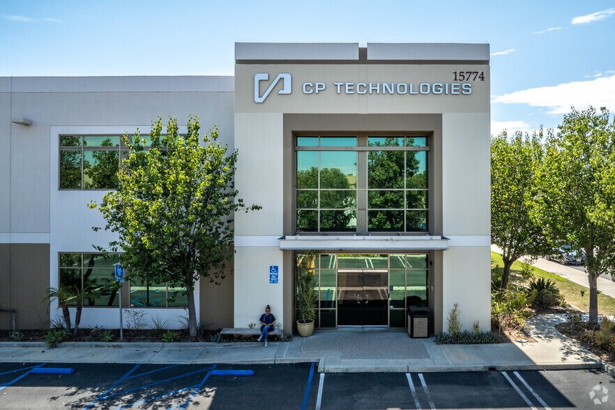 More Photos Of 15774 Gateway Cir, Tustin Warehouse For Sale