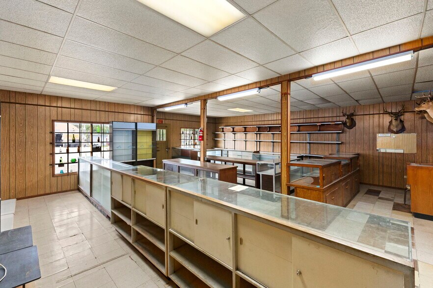 More Photos Of 1375 W San Antonio St, New Braunfels Freestanding For Sale