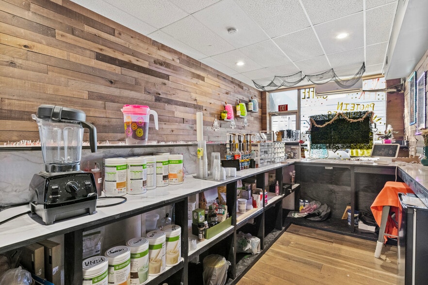 More Photos Of 1415-1419 Leestown Rd, Lexington General Retail For Sale