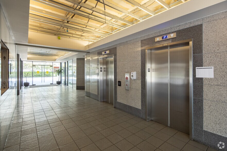 More Photos Of 6345 Balboa Blvd, Encino Unknown For Lease