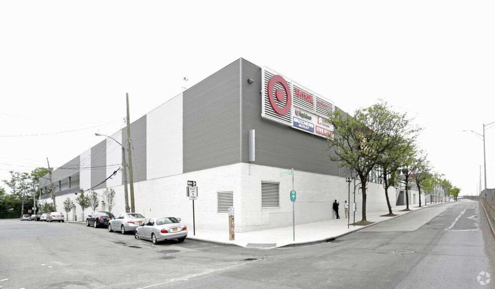 More Photos Of Hutchinson River Pky @ Wennerplace, Bronx Unknown For Lease