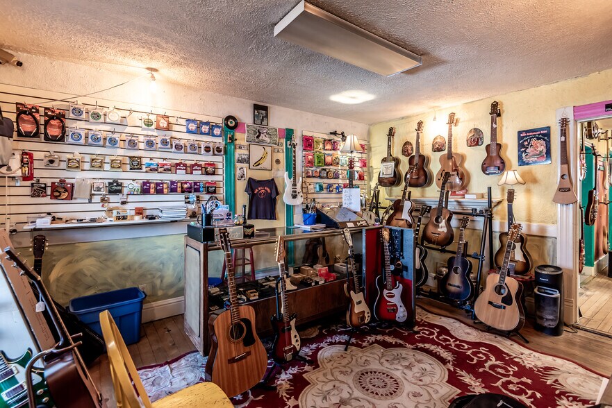 More Photos Of 198 S Main St, Waynesville Storefront For Sale