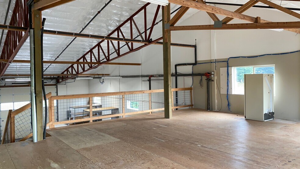 More Photos Of 2693 Delta Ring Rd, Ferndale Warehouse For Lease
