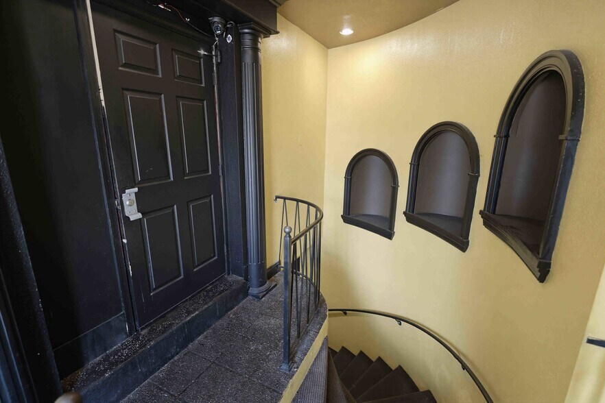 More Photos Of 5921 Tacony St, Philadelphia Bar For Sale