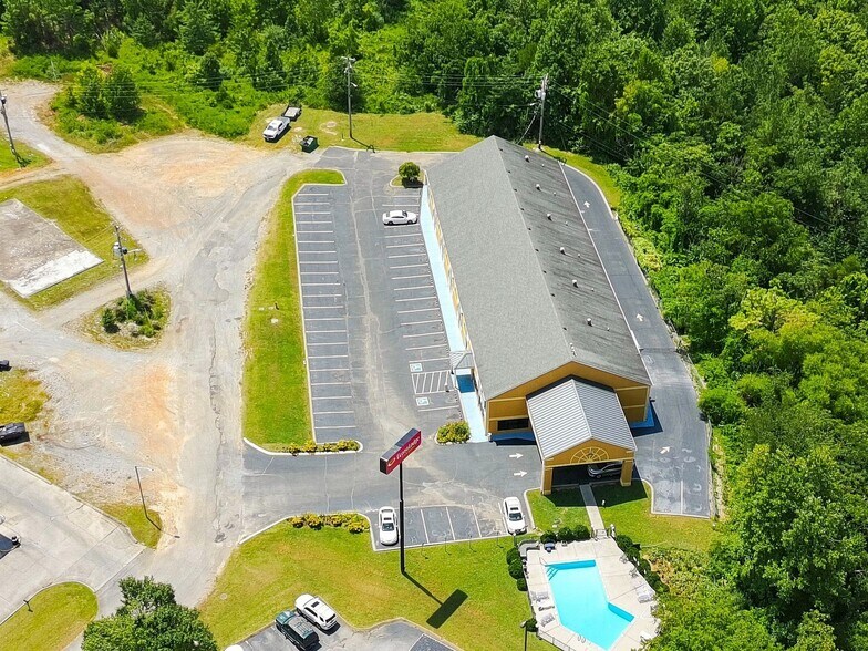 More Photos Of 634 David St, Centerville Hotel For Sale