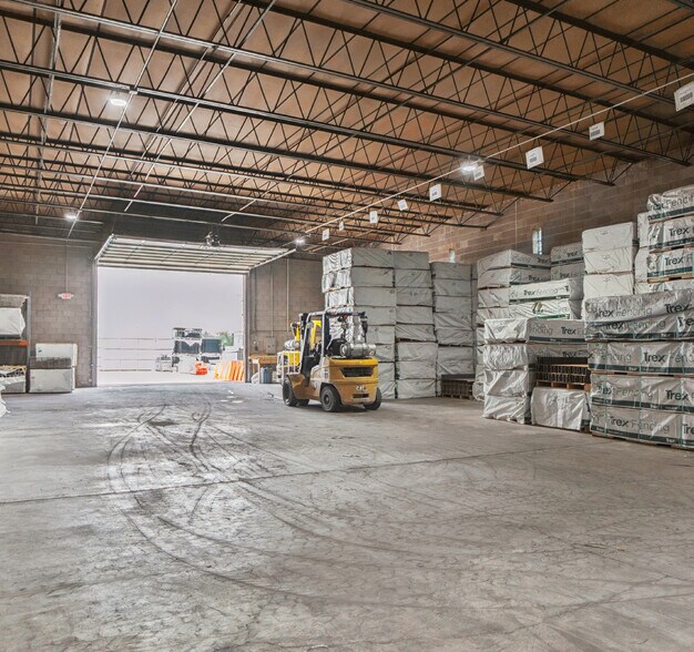 More Photos Of 2950 W 167th St, Markham Warehouse For Lease