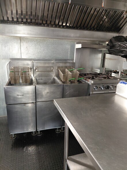 More Photos Of 184 N Main St, Norwich Restaurant For Sale