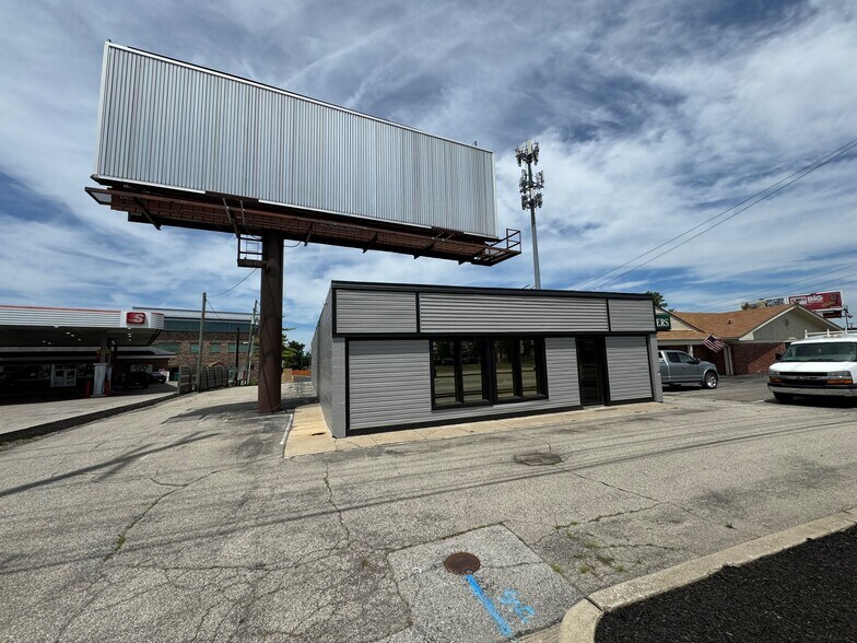 More Photos Of 8208 Allisonville Rd, Indianapolis Medical For Sale