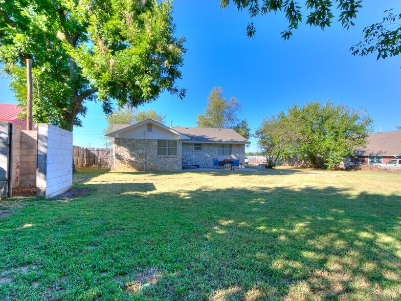 More Photos Of 16446 NE 23rd St, Choctaw Office Residential For Sale