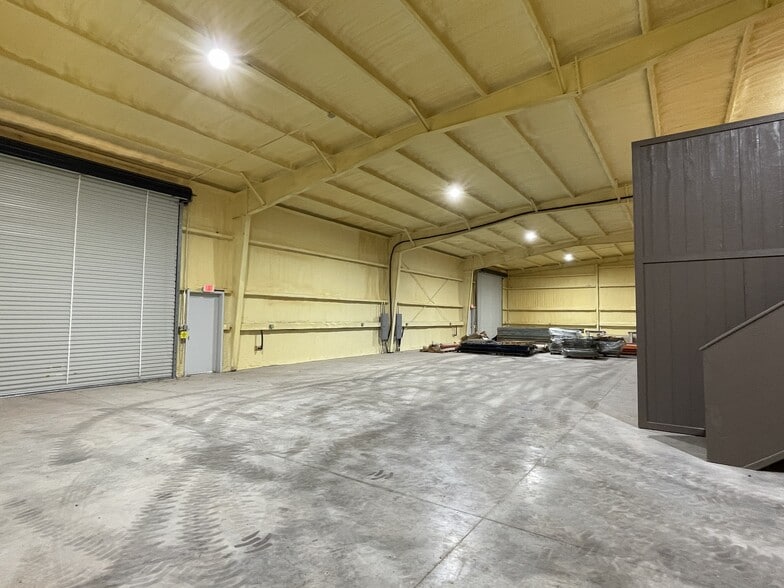 More Photos Of 606 Mill Run, Kerrville Warehouse For Lease