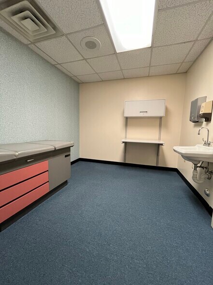 More Photos Of 11835 Fishing Point Dr, Newport News Office Residential For Lease