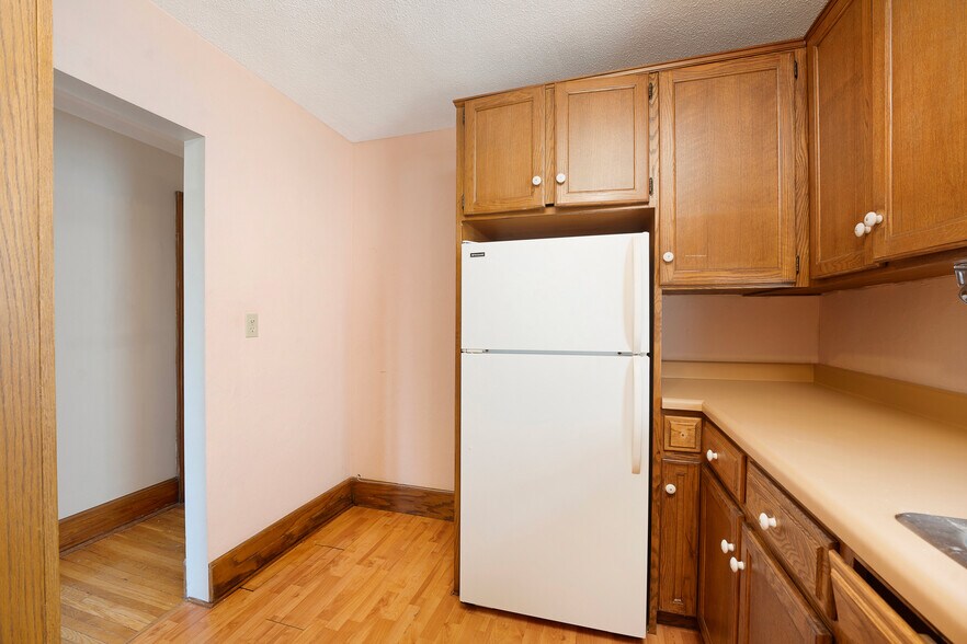 More Photos Of 1451 Ouellette Av, Windsor Office Residential For Sale