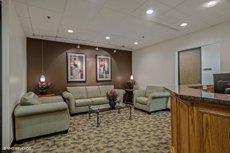 More Photos Of Northfield Plz, Northfield Office For Lease