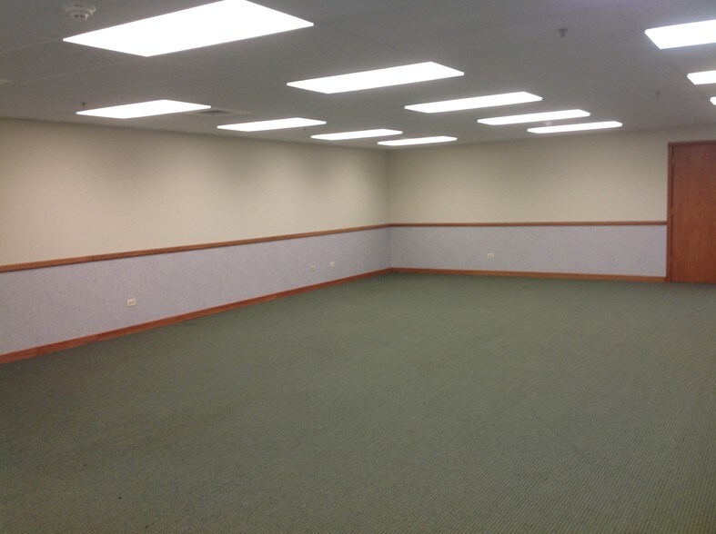 More Photos Of 2429 Randall Rd, Carpentersville Storefront Retail Office For Lease
