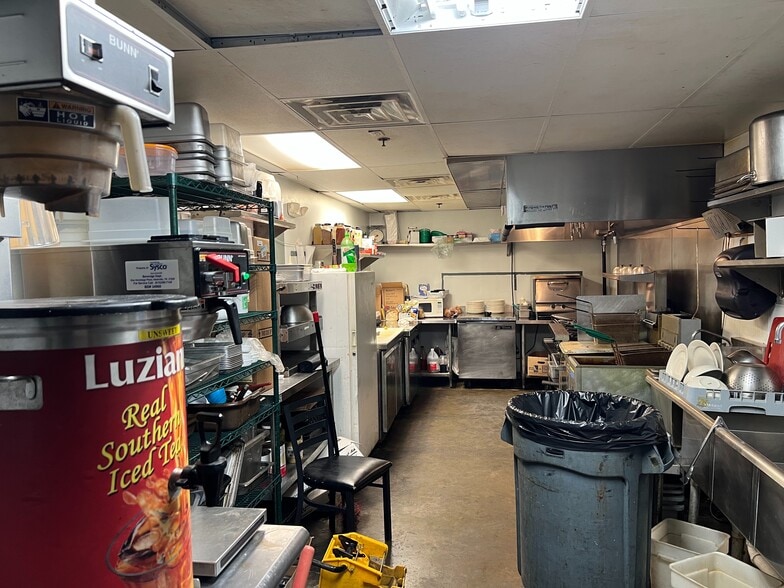 More Photos Of 100 Market St, Chattanooga Storefront For Sale