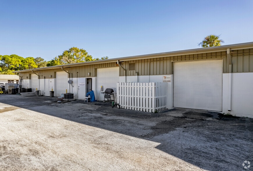 More Photos Of 1621 W University Pky, Sarasota Warehouse For Lease