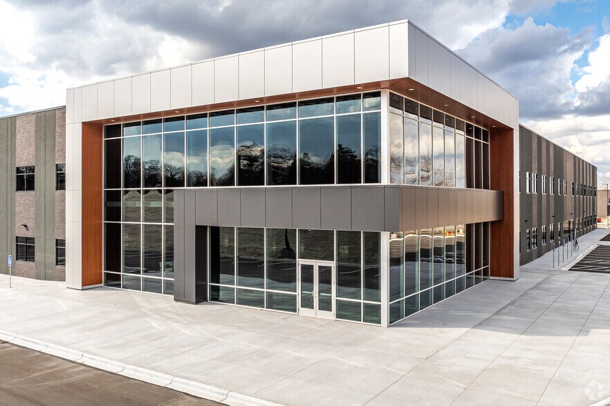 More Photos Of 651 Douglas Dr N, Golden Valley Warehouse For Lease