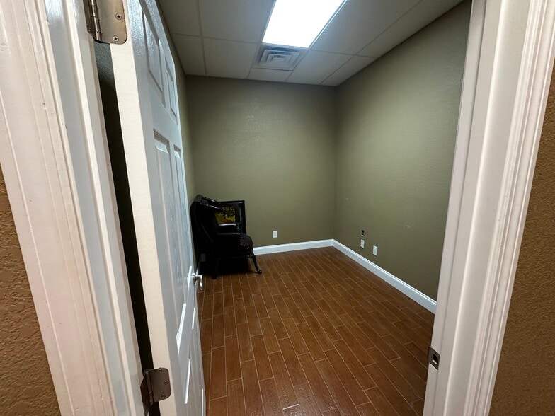 More Photos Of 2303 58th Ave E, Bradenton Light Manufacturing For Lease