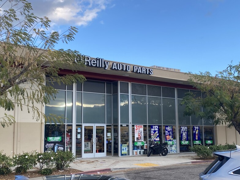 More Photos Of 23329-23449 Lyons Ave, Santa Clarita Unknown For Lease