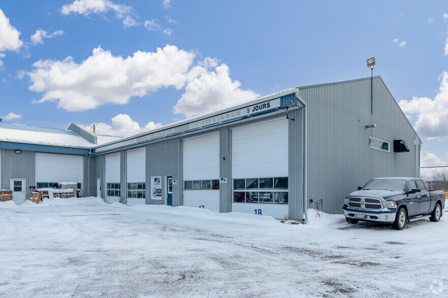 More Photos Of 4840-4864 Boul Guillaume Couture, Lévis Warehouse For Lease