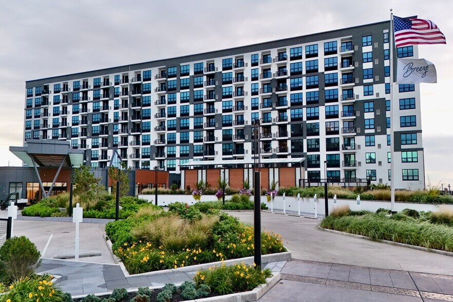 More Photos Of 100-190 E Broadway, Long Beach Apartments For Lease