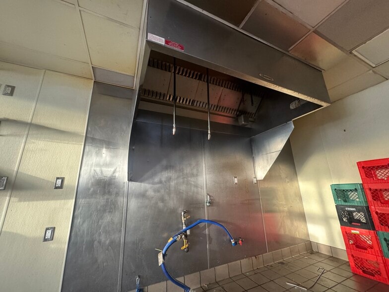 More Photos Of 1975 Abbott Rd, Anchorage Fast Food For Sale