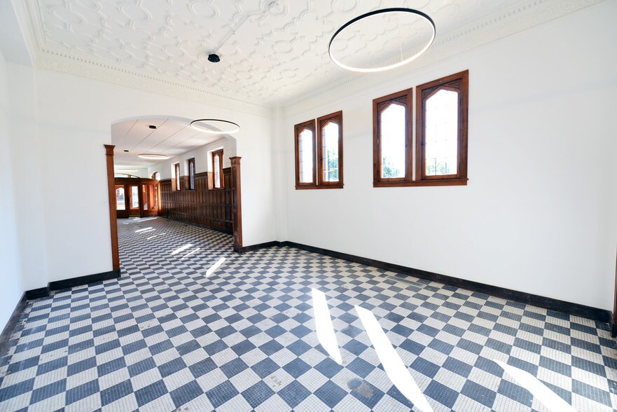 More Photos Of 415 DeBaliviere Ave, Saint Louis Apartments For Lease