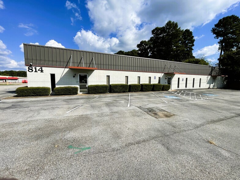 More Photos Of 812 S Eastman Rd, Longview Unknown For Lease