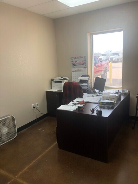 More Photos Of 11004 County 100 Rd, Midland Warehouse For Lease