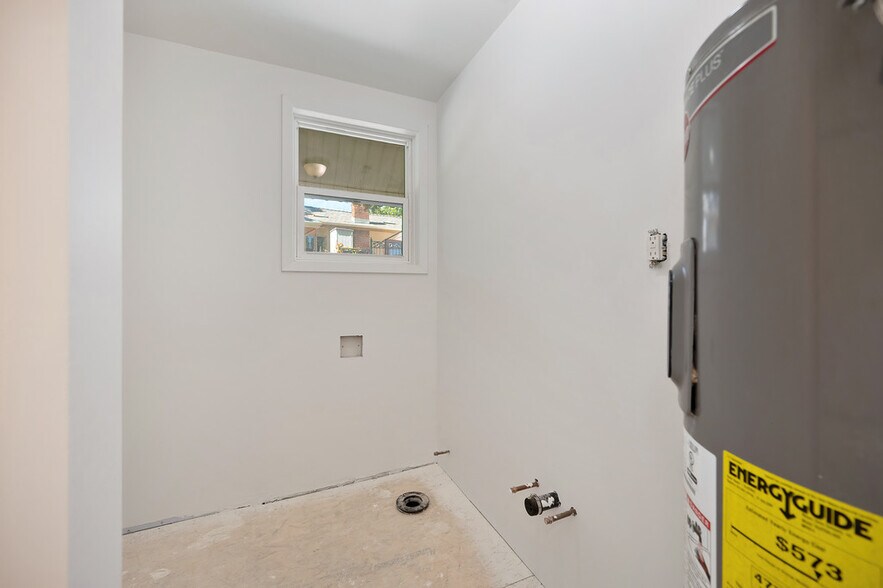 More Photos Of 1407-1409 Lincoln Way, Auburn Office For Sale