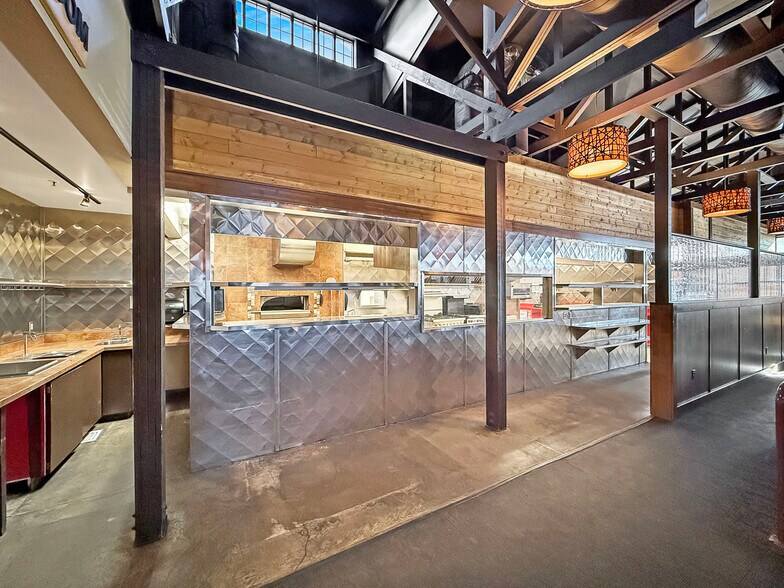 More Photos Of 594 NE Bellevue Ct, Bend Restaurant For Sale