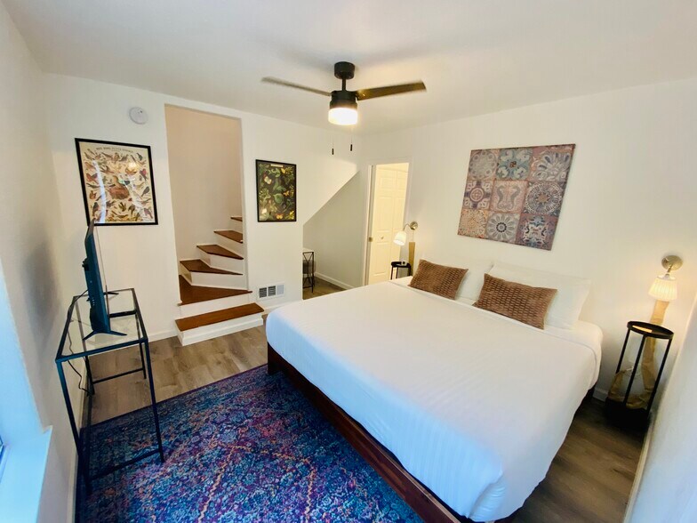 More Photos Of 104 Scudder Ln, Wimberley Hotel For Sale