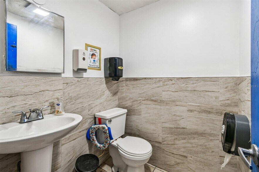 More Photos Of 9912 N Myrtle St, Tampa Daycare Center For Sale