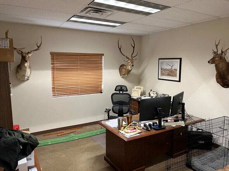 More Photos Of 1733 Universal City Blvd, Universal City Flex For Sale