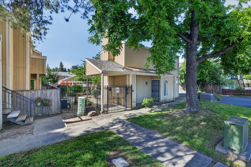 More Photos Of 2330 Hurley Way, Sacramento Apartments For Sale