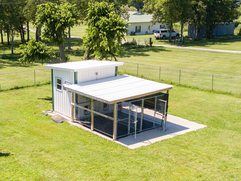 More Photos Of 1201 Old Hopewell Rd, Castalian Springs Showroom For Sale