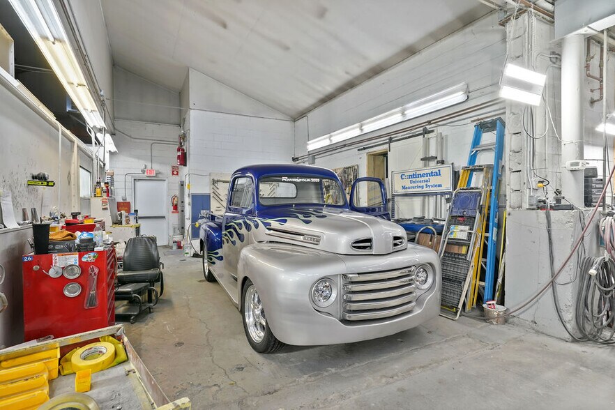 More Photos Of 3 Lower Rd, Lincoln Auto Repair For Sale