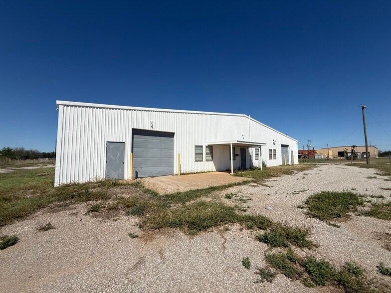 More Photos Of 3224 Industrial Dr, Wichita Falls Manufacturing For Lease