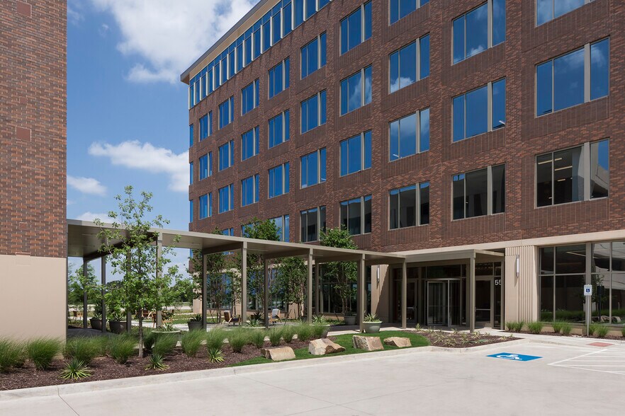 More Photos Of 550 Reserve St, Southlake Loft Creative Space For Lease