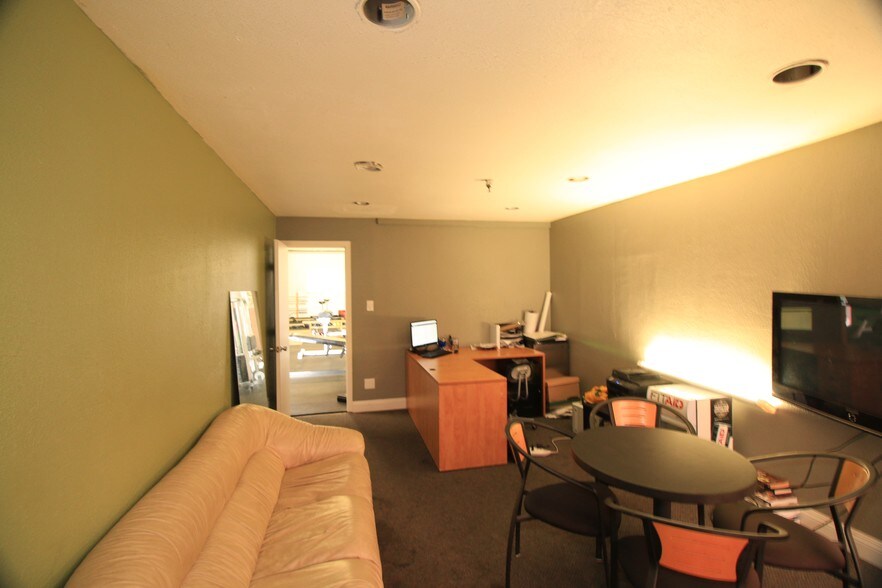 More Photos Of 3510 Industrial Dr, Santa Rosa Showroom For Lease