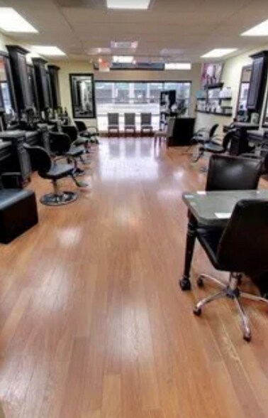 More Photos Of 32352 Woodward Ave, Royal Oak Storefront For Lease