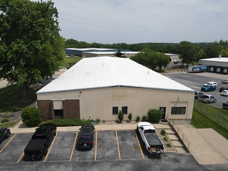 More Photos Of 1832 Industrial Cir, West Des Moines Warehouse For Lease