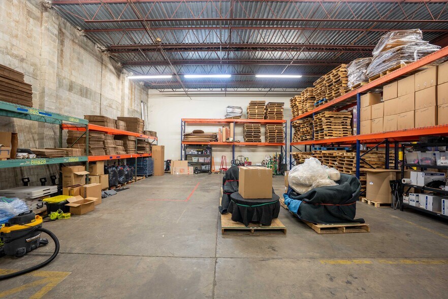 More Photos Of 5501-5519 Pioneer Park Blvd, Tampa Distribution For Lease