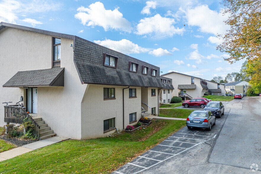 More Photos Of 30 N Waterloo Rd, Devon Apartments For Sale